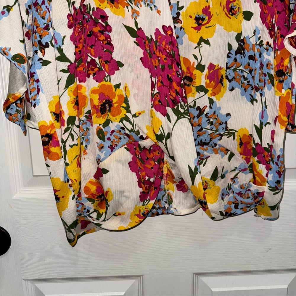 Umgee Multicolor Floral V Neck Wrap Style Blouse with Flutter Sleeve size L - Picture 5 of 7